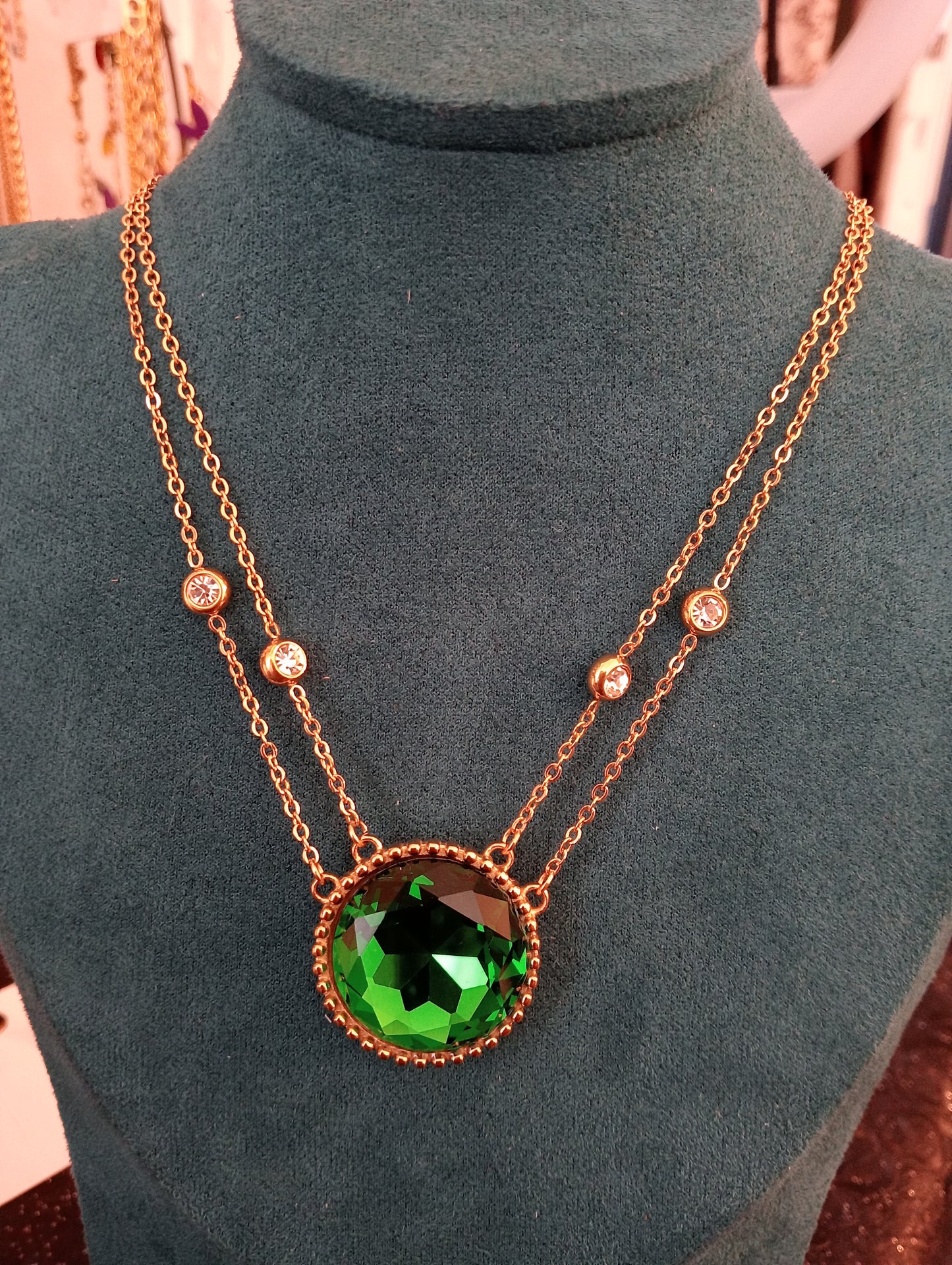 Collier perle. noir.verte.blanche